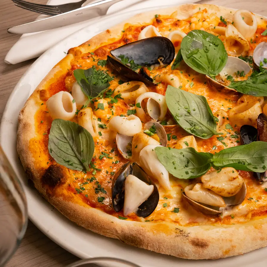 PIZZA-FRUTTI-DI-MARE-LA-PLANCIA-MIALNO